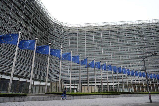 EU 위원회, 디지털법 하에서 아동 보호 조치에 대한 주요 포르노 사이트 3곳에 세부사항 제공 요청